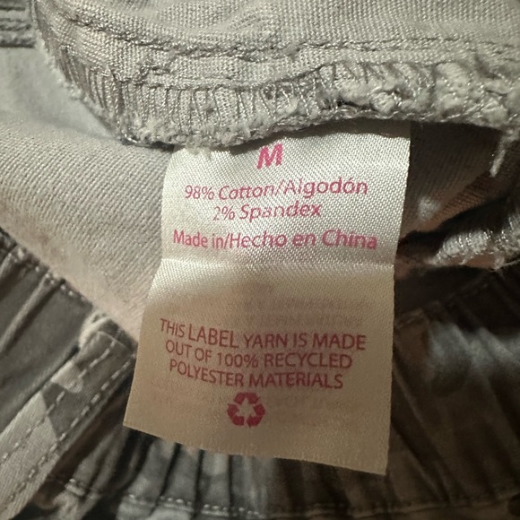 NOBO No Boundaries Womens Utility Crop Camo High Rise Pants M 8/10 Cuffed - Picture 6 of 7